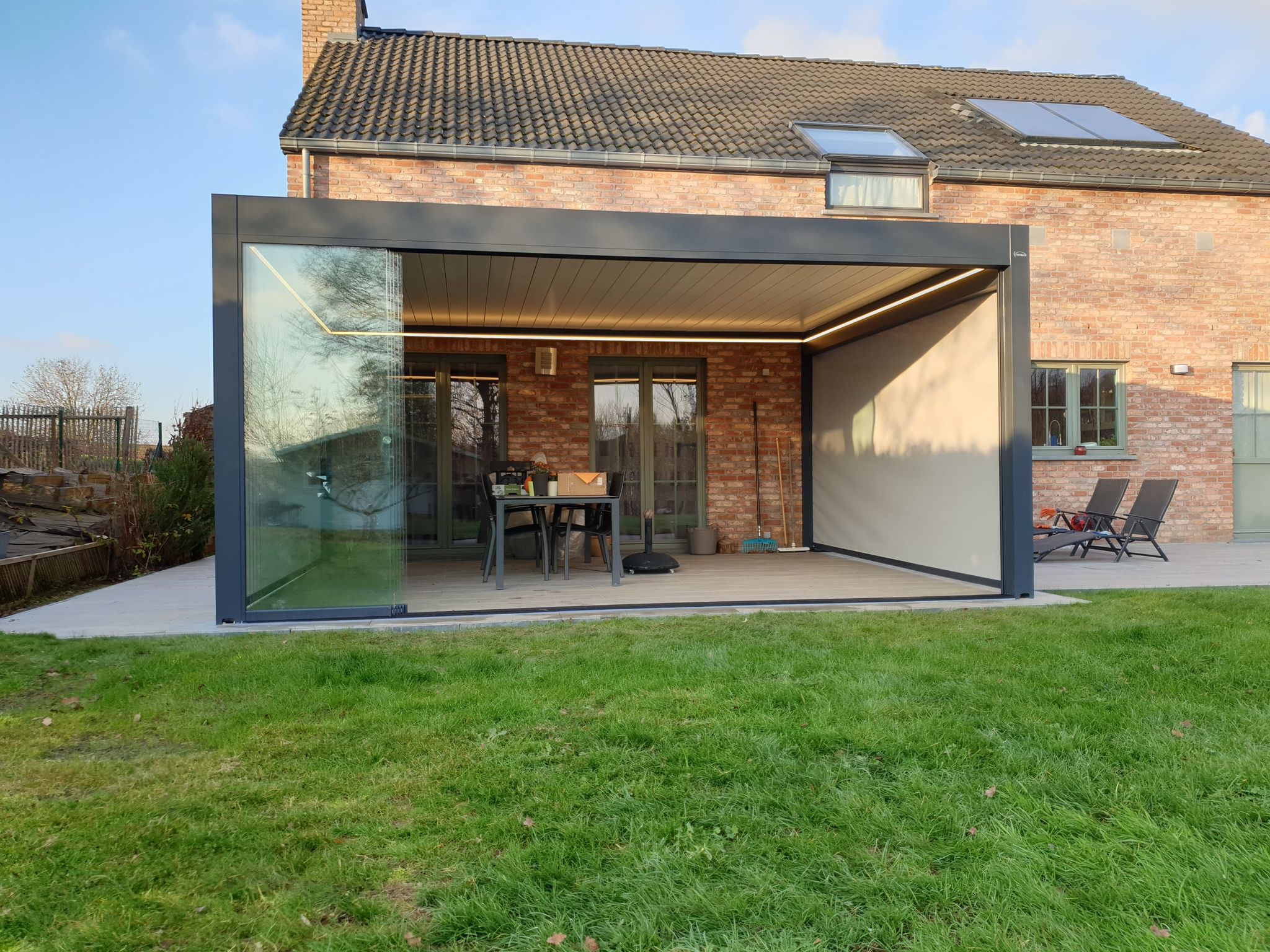 Lamellendak met glaswanden Verano pergola met lamellen, overkapping met lamellendak